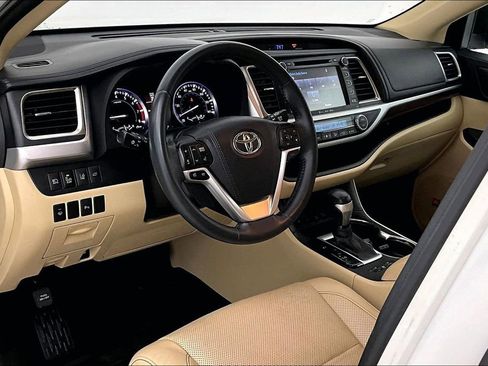 Used 2016 Toyota Highlander Limited image 18