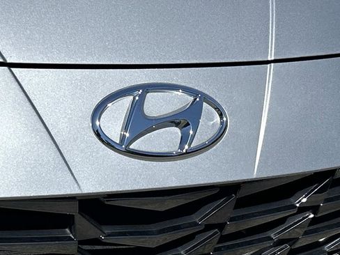 Certified 2022 Hyundai Elantra Limited FWD image 11