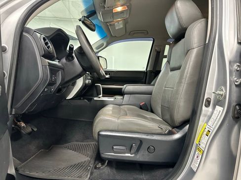 Used 2017 Toyota Tundra SR5 w/ SR5 Upgrade Package image 18