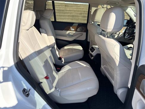 Used 2022 Mercedes-Benz GLS 450 4MATIC image 13