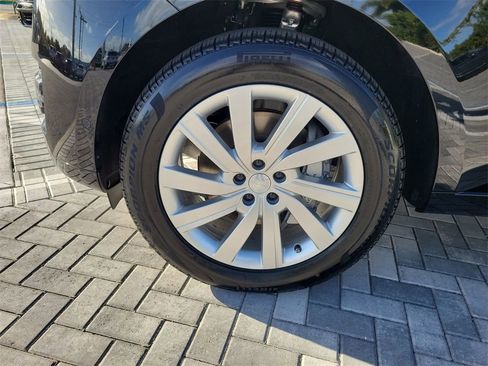 New 2025 Land Rover Range Rover Long Wheelbase SE image 13