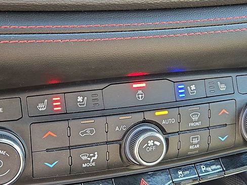 Used 2024 Dodge Durango GT image 25