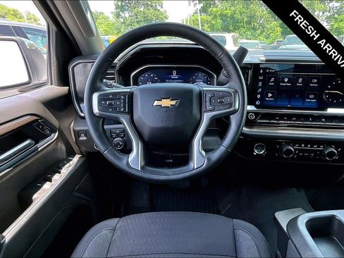 Used 2024 Chevrolet Silverado 1500 LT AWD/4WD image 11