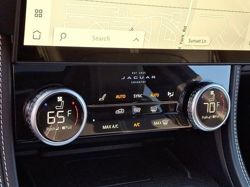 Certified 2025 Jaguar F-PACE R-Dynamic S image 13