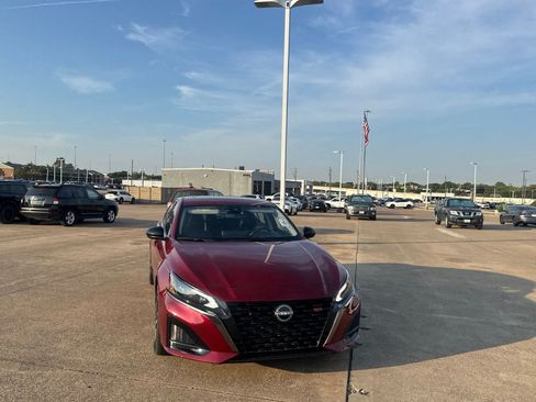 Certified 2025 Nissan Altima 2.5 SR w/ SR Premium Package FWD image 3