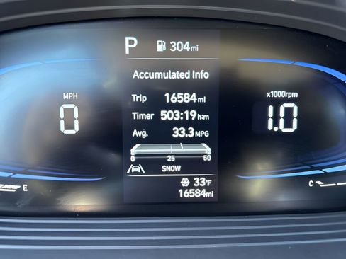 Used 2025 Hyundai Venue Limited image 23