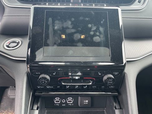 Used 2025 Jeep Grand Cherokee Altitude w/ Trailer Tow Package image 11