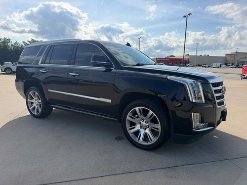 Used 2019 Cadillac Escalade Premium Luxury AWD/4WD image 27