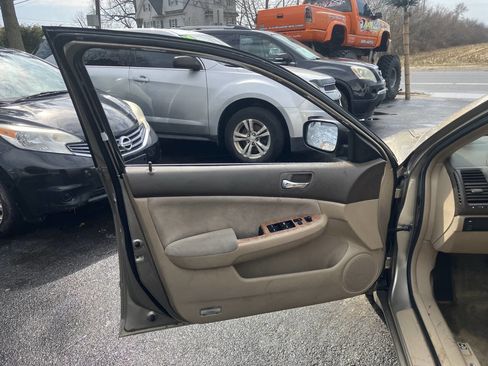 Used 2004 Honda Accord EX image 17