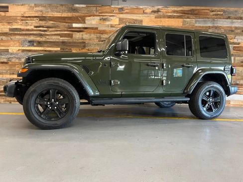 Used 2022 Jeep Wrangler Unlimited Sahara AWD/4WD image 3