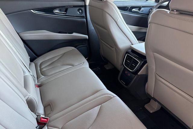 Used 2021 Lincoln Nautilus Reserve FWD image 18