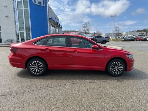 Used 2021 Volkswagen Jetta S image 2