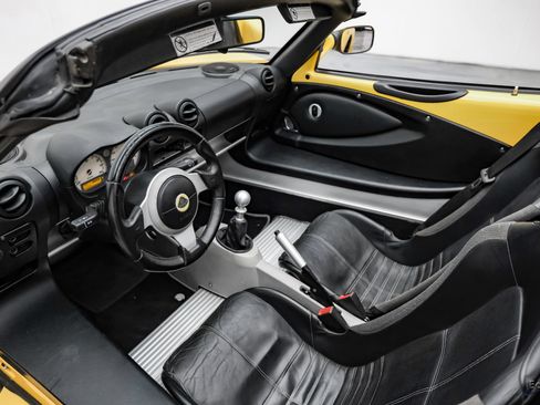 Used 2005 Lotus Elise RWD image 3