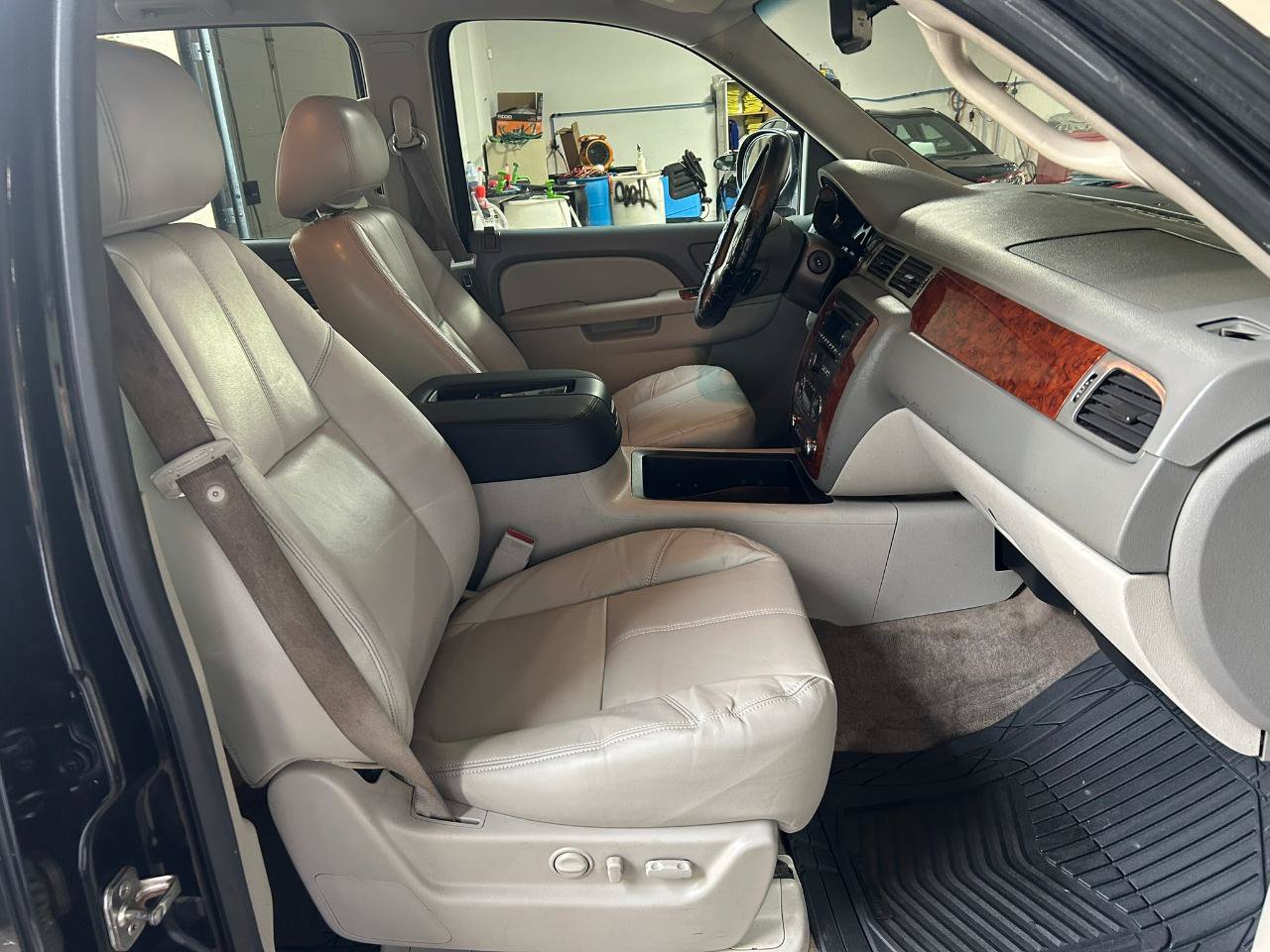 Used 2012 Chevrolet Suburban LT w/ Luxury Package AWD/4WD image 16
