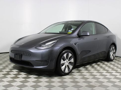Used 2021 Tesla Model Y Long Range image 3