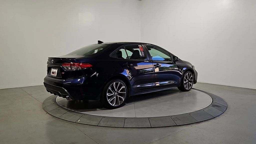 Used 2021 Toyota Corolla SE w/ SE Premium Package FWD image 5