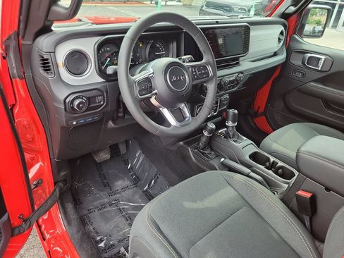 Certified 2025 Jeep Wrangler Unlimited Sahara w/ Safety Group AWD/4WD image 18