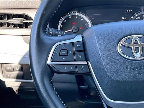 Used 2023 Toyota Highlander LE AWD/4WD image 11
