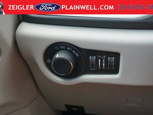 Used 2024 Chrysler Voyager LX FWD image 31