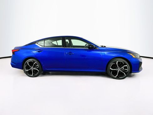 Used 2025 Nissan Altima 2.5 SR FWD image 10