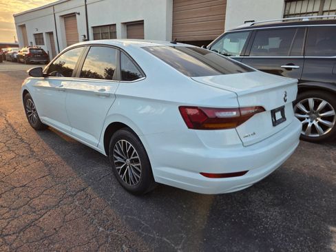 Used 2019 Volkswagen Jetta SE w/ Cold Weather Package FWD image 2