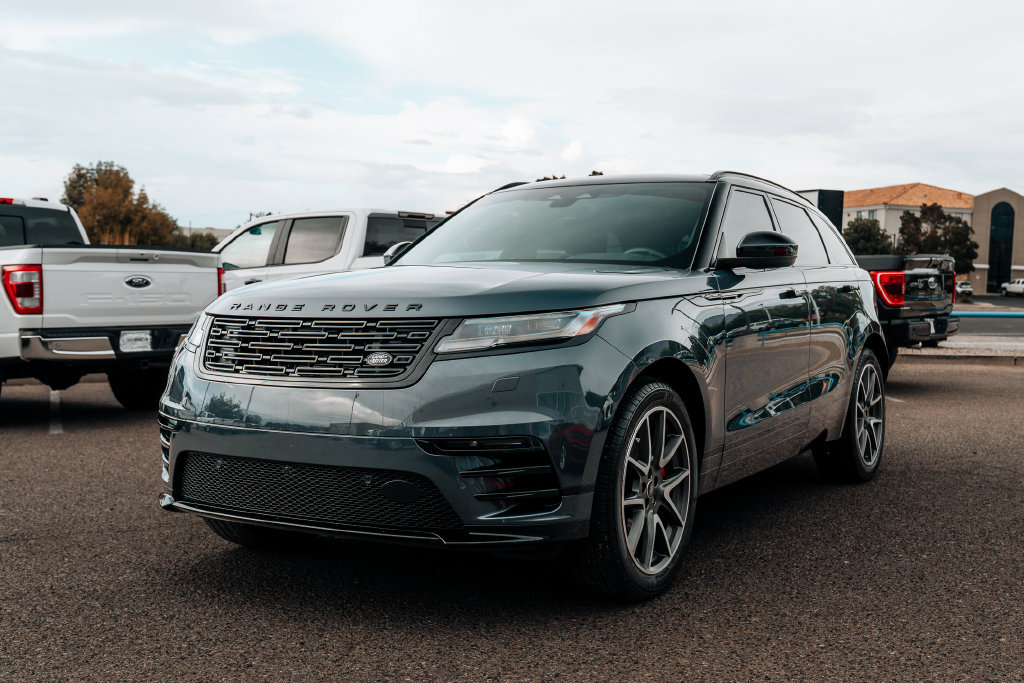 Used 2025 Land Rover Range Rover Velar Dynamic SE AWD/4WD image 3