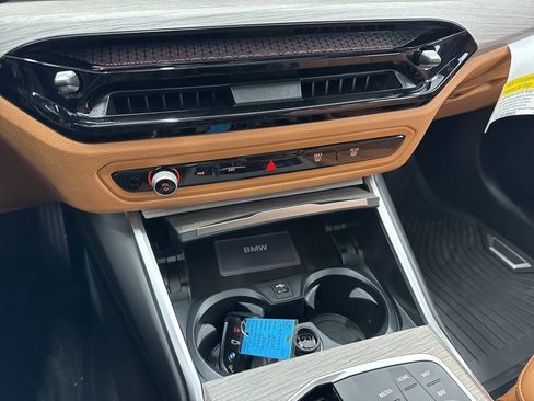 Used 2025 BMW 330i xDrive Sedan w/ Premium Package image 27