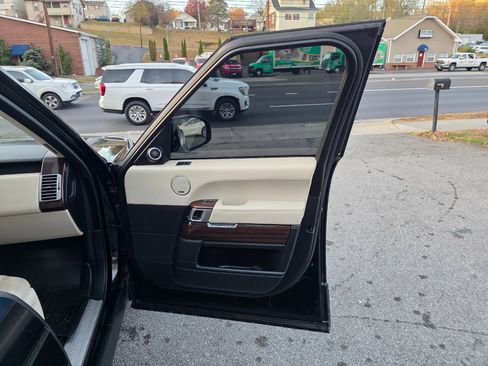 Used 2016 Land Rover Range Rover HSE image 15