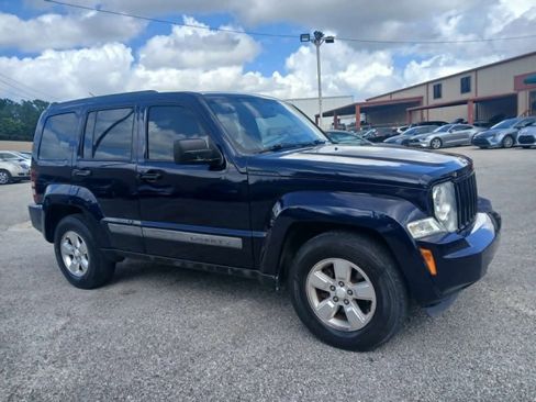 Used 2012 Jeep Liberty Sport w/ Driver Convenience Group RWD image 3