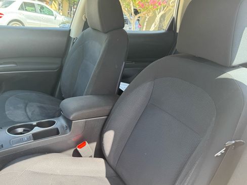 Used 2015 Nissan Rogue S w/ Convenience Package FWD image 9