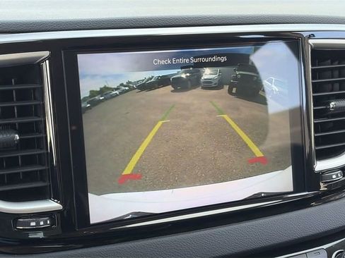 Used 2024 Chrysler Pacifica Touring-L image 26