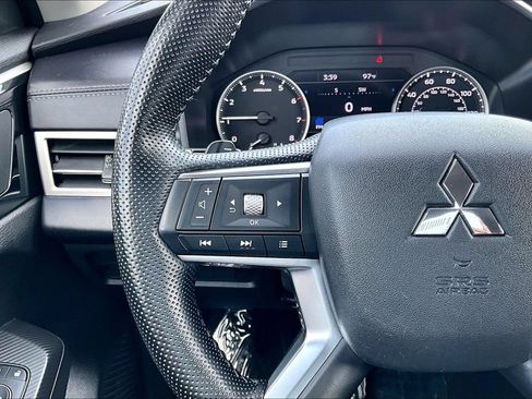 Used 2024 Mitsubishi Outlander SE AWD/4WD image 11
