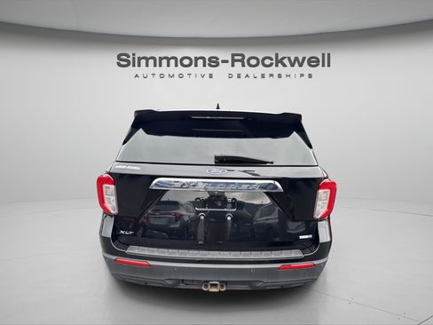 Used 2020 Ford Explorer XLT w/ Comfort Package AWD/4WD image 3