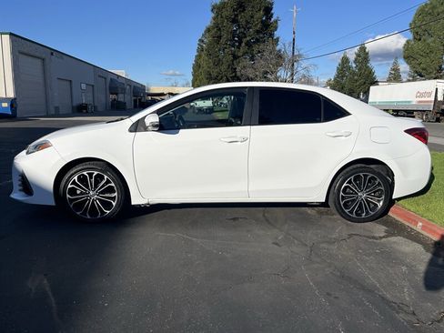 Used 2017 Toyota Corolla SE w/ SE Premium Package image 8
