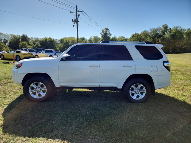Used 2020 Toyota 4Runner SR5 AWD/4WD image 3