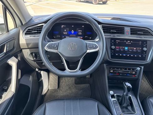 Used 2022 Volkswagen Tiguan SE AWD/4WD image 14