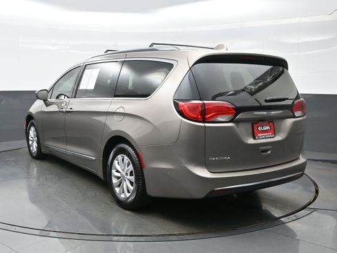 Used 2018 Chrysler Pacifica Touring-L Plus w/ Advanced Safetytec Group FWD image 4