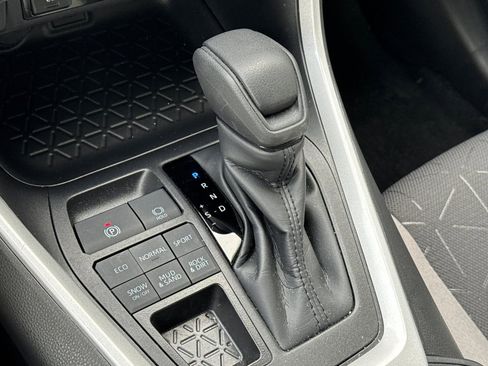 Certified 2025 Toyota RAV4 XLE w/ Convenience Package AWD/4WD image 33