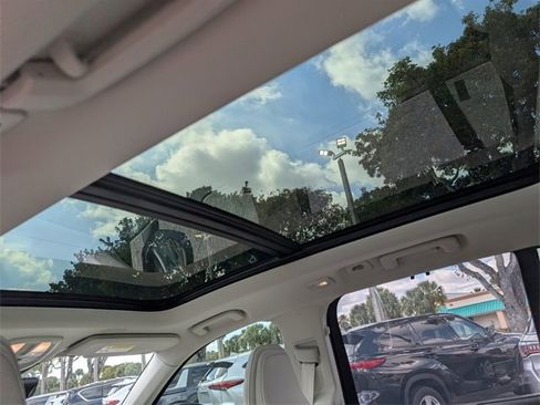 Used 2025 Volvo XC90 B6 Ultra w/ Protection Package Premier image 14