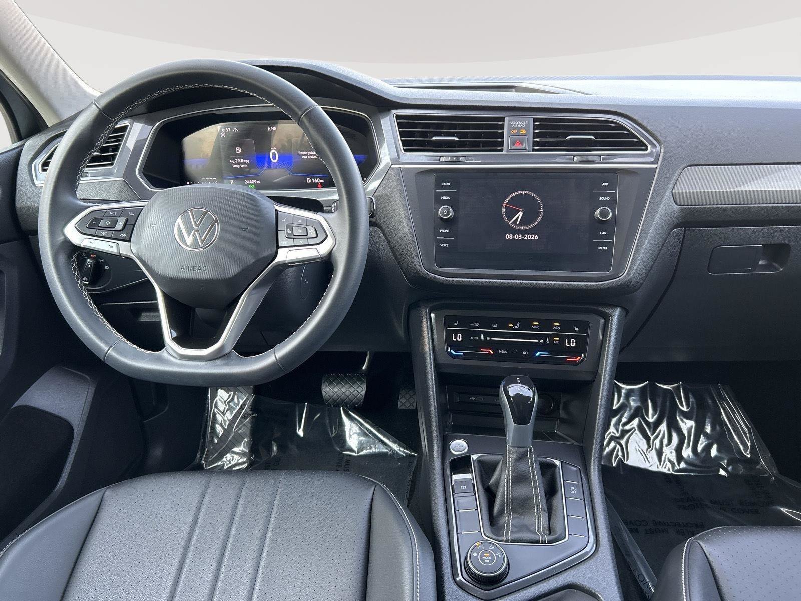 Used 2023 Volkswagen Tiguan SE AWD/4WD image 15