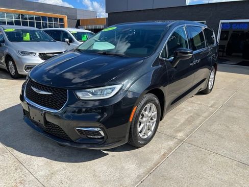 Certified 2023 Chrysler Pacifica Touring-L FWD image 3