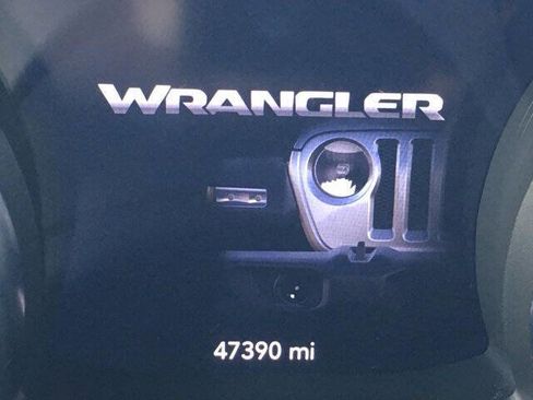 Used 2022 Jeep Wrangler Unlimited Sport AWD/4WD image 9