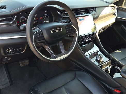 Used 2023 Jeep Grand Cherokee Limited image 15