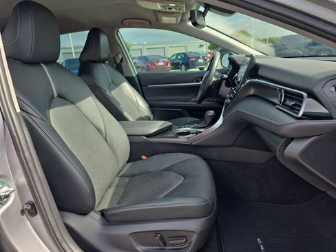 Used 2022 Toyota Camry XSE FWD image 31