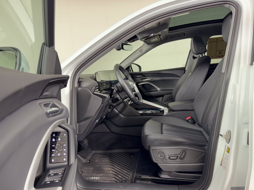 Used 2025 Audi Q5 Premium Plus w/ Premium Plus AWD/4WD image 5