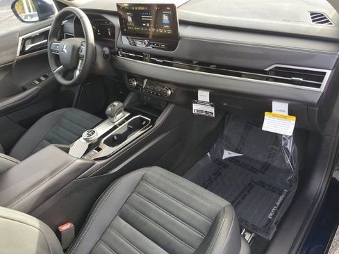New 2026 Mitsubishi Outlander SE image 15