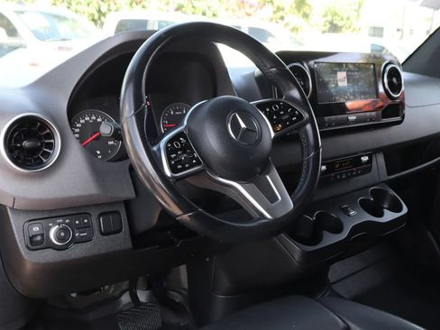 Used 2022 Mercedes-Benz Sprinter 2500 image 25