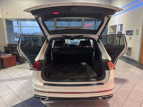Used 2022 Volkswagen Tiguan SEL R-Line AWD/4WD image 11