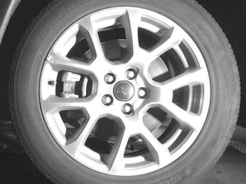 Used 2025 Jeep Compass Limited image 12