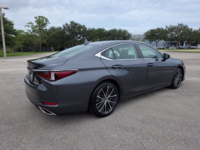 Used 2025 Lexus ES 350 w/ Premium Package FWD image 3